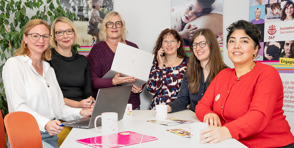 251103-SkF-Mitarbeiterinnen-flach